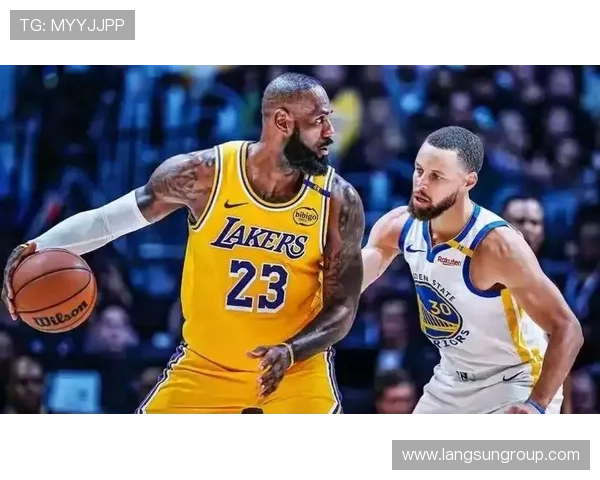 詹姆斯带领湖人逆袭勇士，季后赛关键战中展现统治力